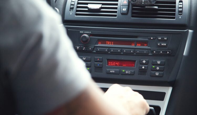 How to connect a car radio? It’s simpler than you think!
